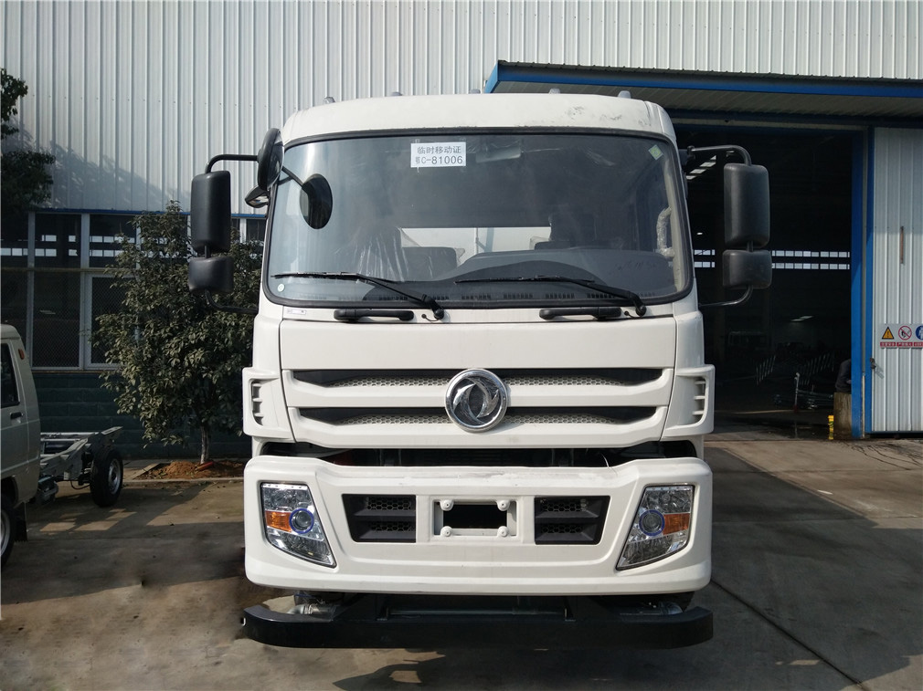 东风专底洒水车(12方)