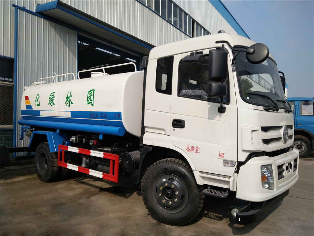 东风专底洒水车(12方)