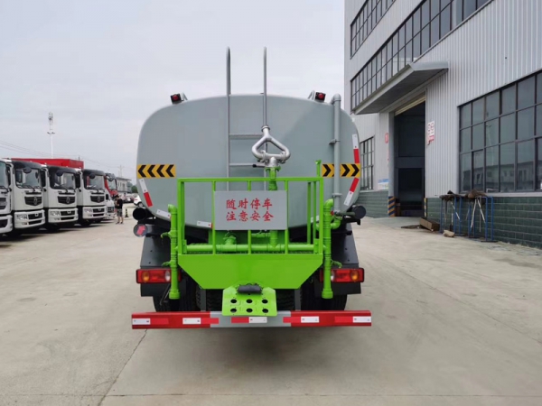 东风华神12吨多功能洒水车