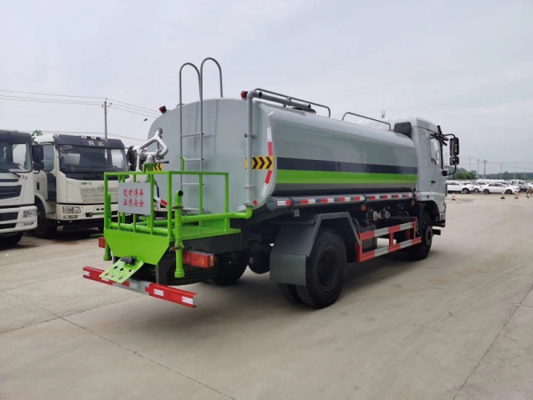 东风华神12吨多功能洒水车