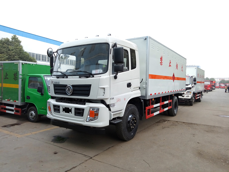 东风6米1(9吨)爆破器材车