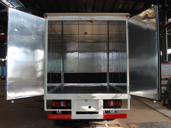 江铃4米2(2.6吨)爆破器材车