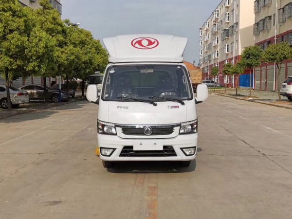 东风途运2600mm扫路车(0.8方水罐,1.7方尘罐)