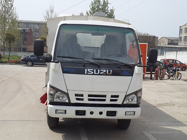 五十铃扫路车(1.5方水罐,4方尘罐)