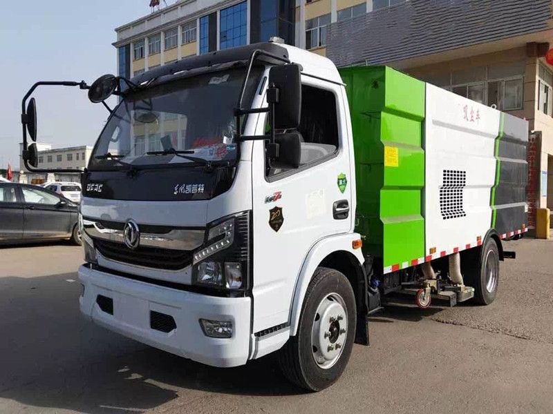 东风大多利卡吸尘车(1.5方水罐6方尘罐)