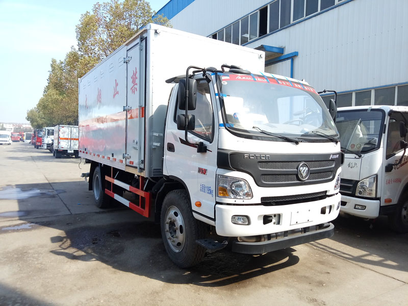 福田5.1米(6.9吨)腐蚀品厢式车