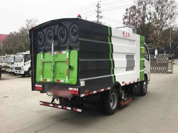 东风大多利卡吸尘车(1.5方水罐6方尘罐)