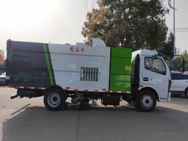 东风大多利卡吸尘车(1.5方水罐6方尘罐)