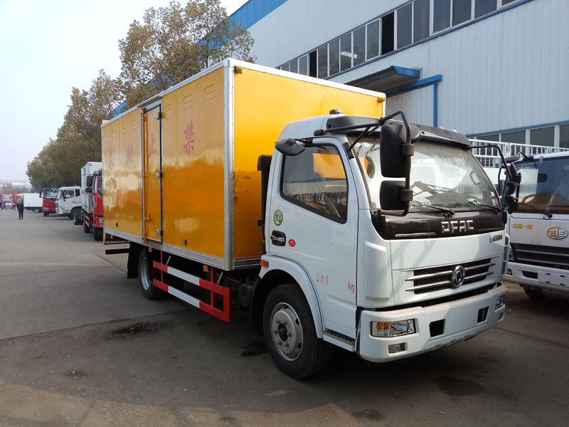 多利卡5.1米(6.7吨)毒性感染性厢式车