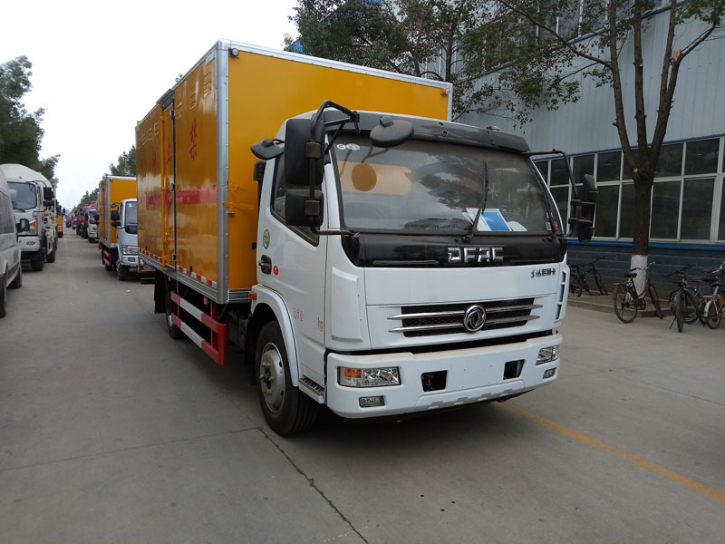 多利卡5.1米(6.7吨)毒性感染性厢式车