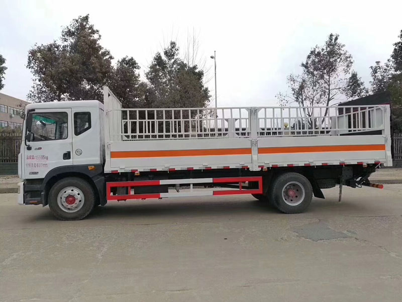 东风6.2米(10.8吨)气瓶车