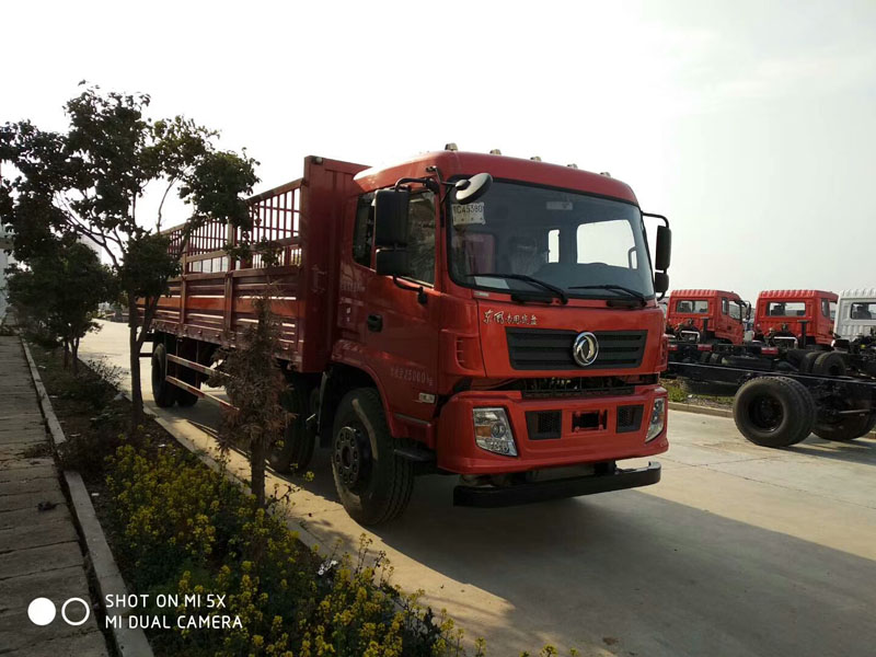 东风9.5米(15.3吨)气瓶车