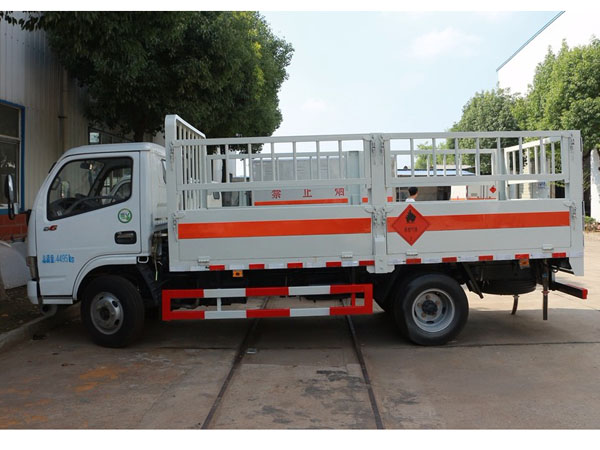 多利卡4.1米(4吨)气瓶车