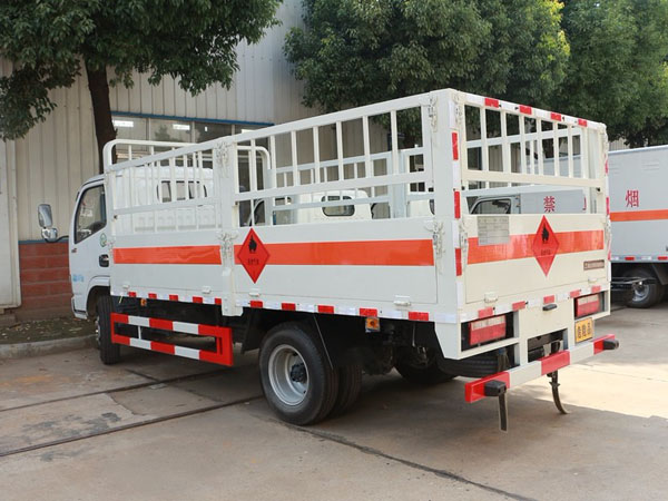 多利卡4.1米(4吨)气瓶车