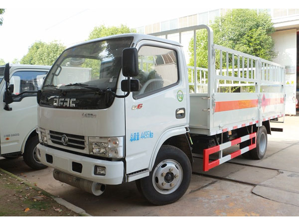 多利卡4.1米(4吨)气瓶车