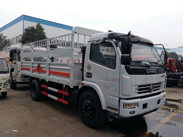 多利卡5.1米(7吨)气瓶车