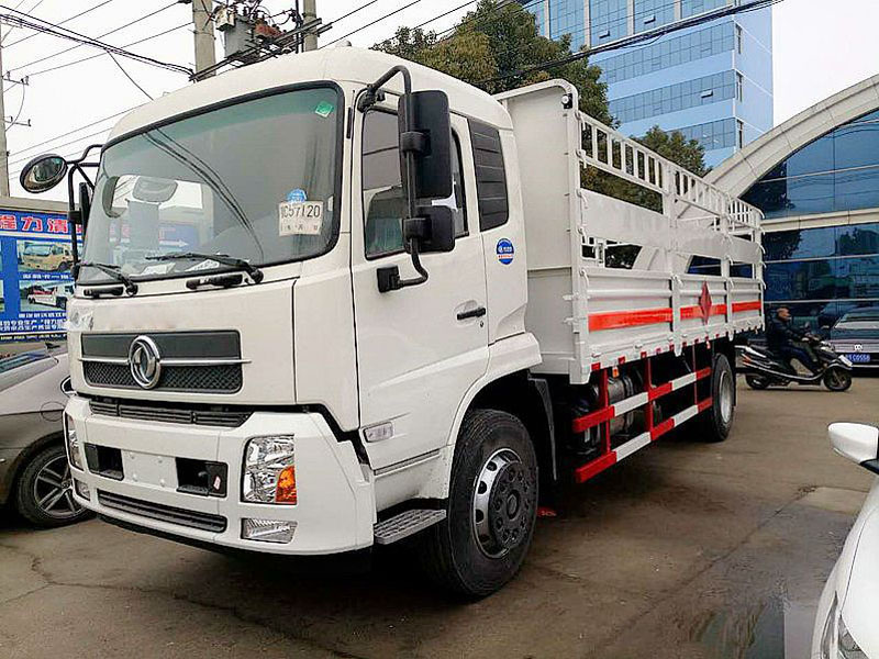 天锦6.6米(10.8吨)气瓶车