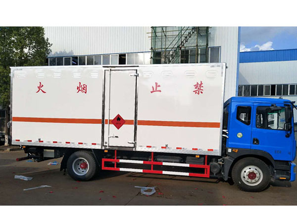 东风6.3米(10.3吨)气体厢式车