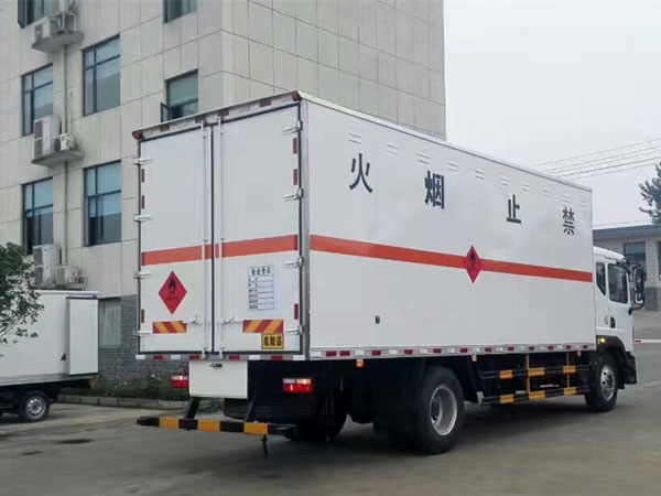 东风6.3米(10.3吨)气体厢式车