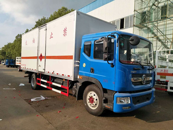 东风6.3米(10.3吨)气体厢式车