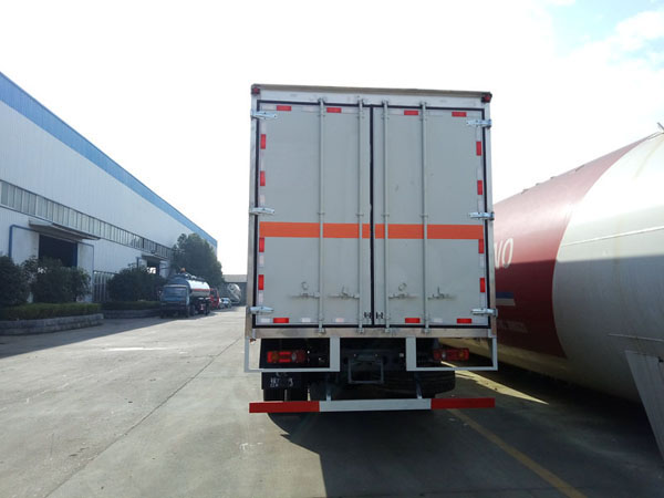 天锦6.6米(9.9吨)气体厢式车