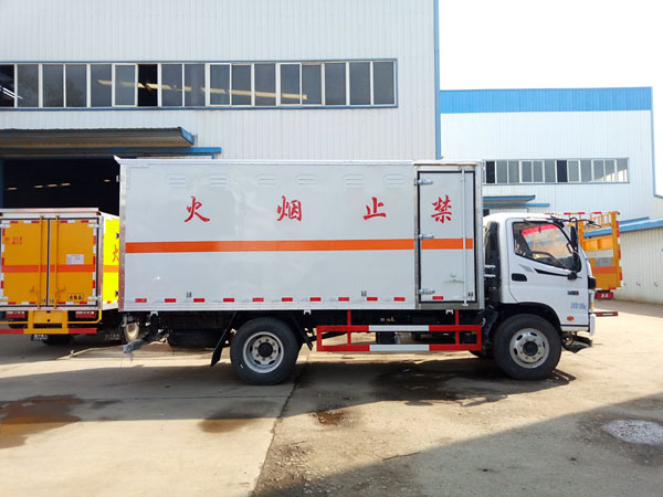福田5.1米(6.9吨)杂项危险品厢式车