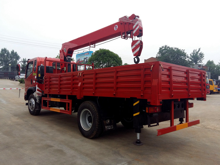 大运随车吊黄牌6.3吨