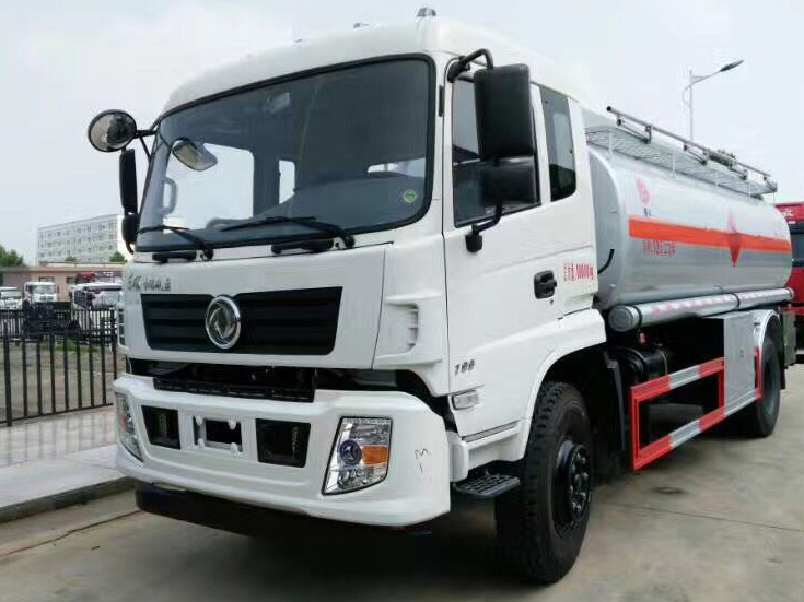 国五东风12.5方运油车