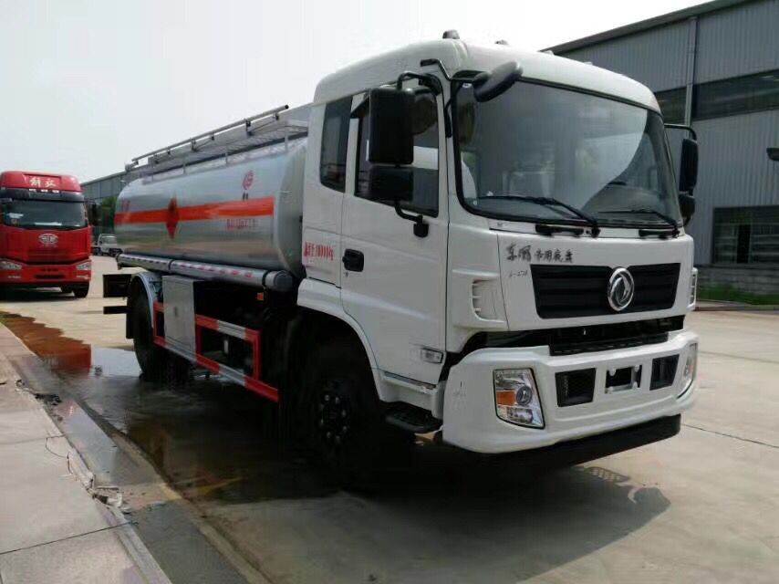 国五东风专底运油车