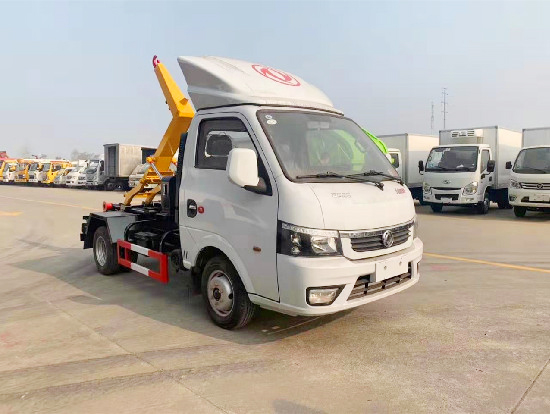 东风途逸国六汽油3~4方车厢可卸(钩臂)式垃圾车