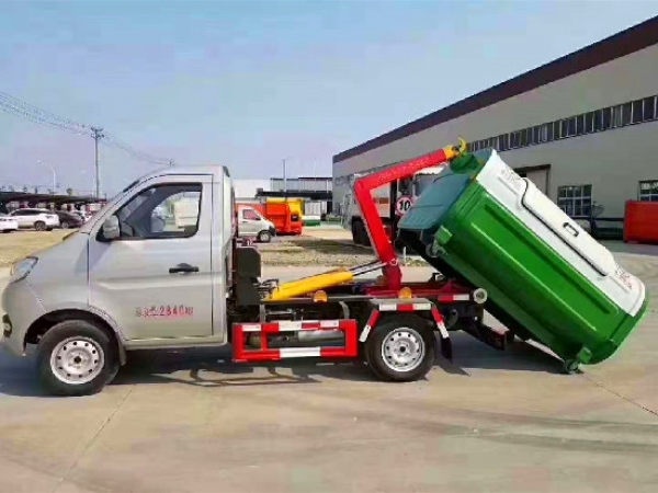 长安国六汽油钩臂(车厢可卸)式垃圾车(后单轮)3方