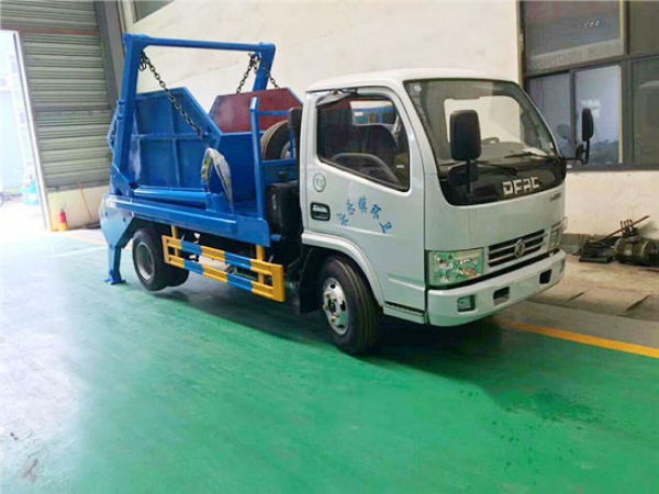 东风小多利卡摆臂式垃圾车(蓝牌5方)