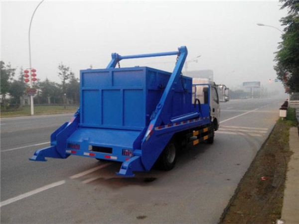 东风多利卡摆臂式垃圾车(6方)