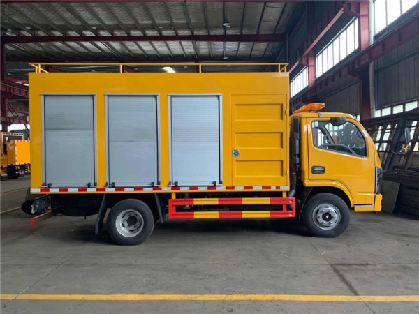 东风小多利卡6方污水处理车,净化车