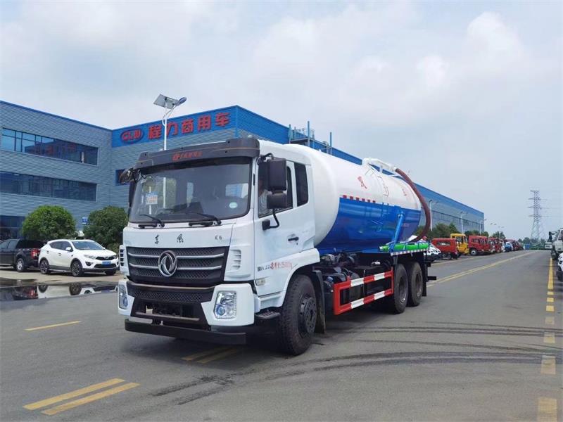 东风D17后双桥18方吸污车,配水循环泵加10米吸污带。