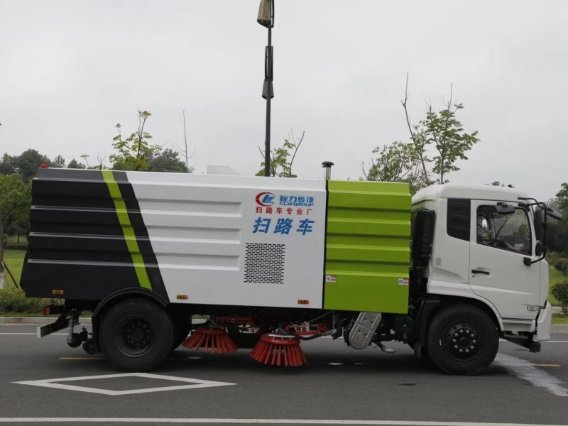 东风天锦扫路车（4方水罐8方尘罐）
