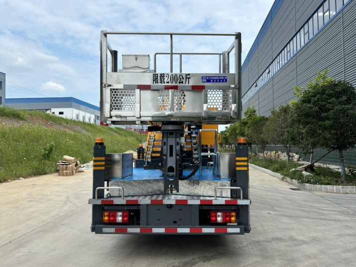 江铃顺达28米蓝牌直臂高空作业车